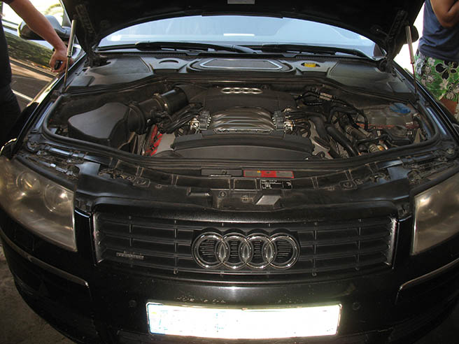 Audi S8 - V8 3.7  Image